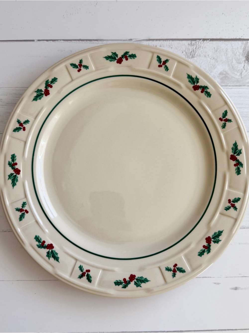 Set 4 Vintage Longaberger Pottery Woven Traditions Holly Christmas Dinner Plates